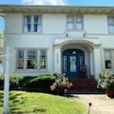 Avenue O Bed & Breakfast