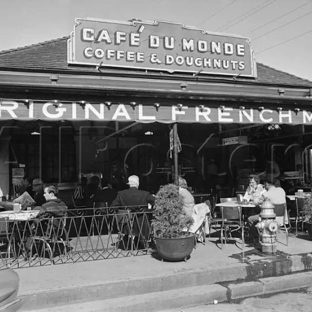 Café du Monde near Port of New Orleans